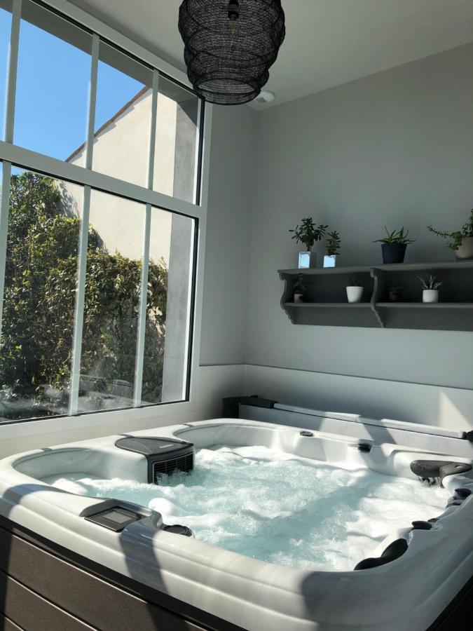 Maison M, Chambre Privee Acces Jardin Piscine Et Jacuzzi Pres De La Rochelle La Rochelle  Esterno foto