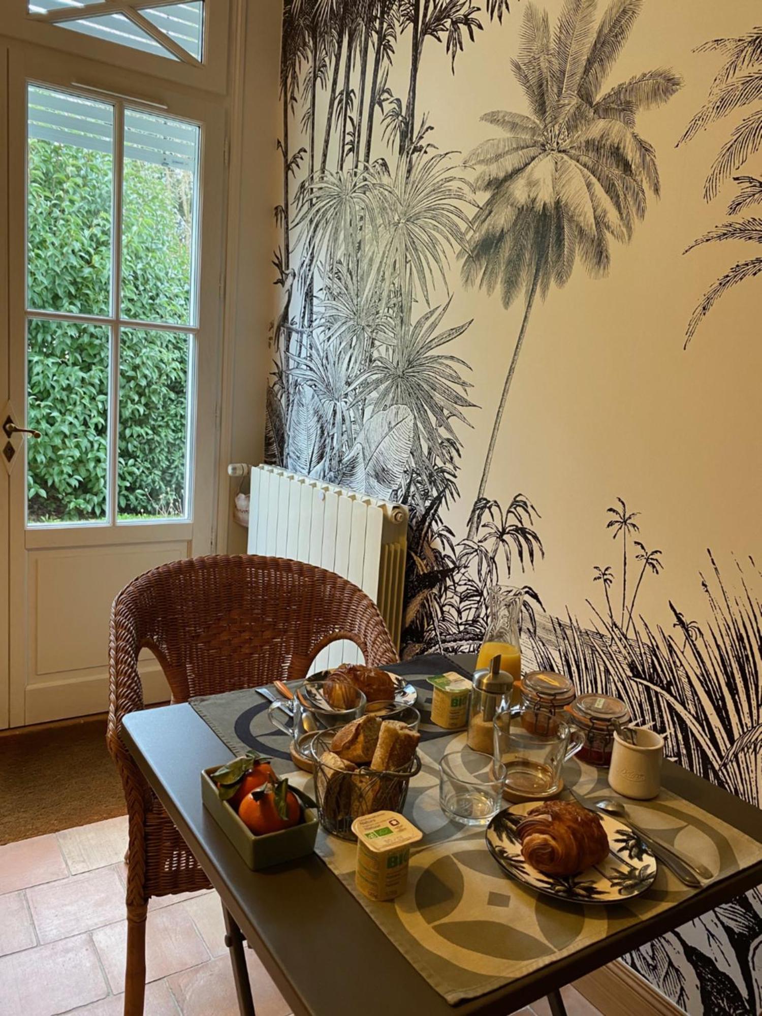 Maison M, Chambre Privee Acces Jardin Piscine Et Jacuzzi Pres De La Rochelle La Rochelle  Esterno foto